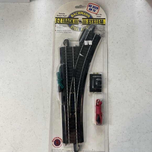 HO Scale Model Railroad Trains Bachmann EZ Track Steel Right Switch 44462 New - Picture 1 of 8